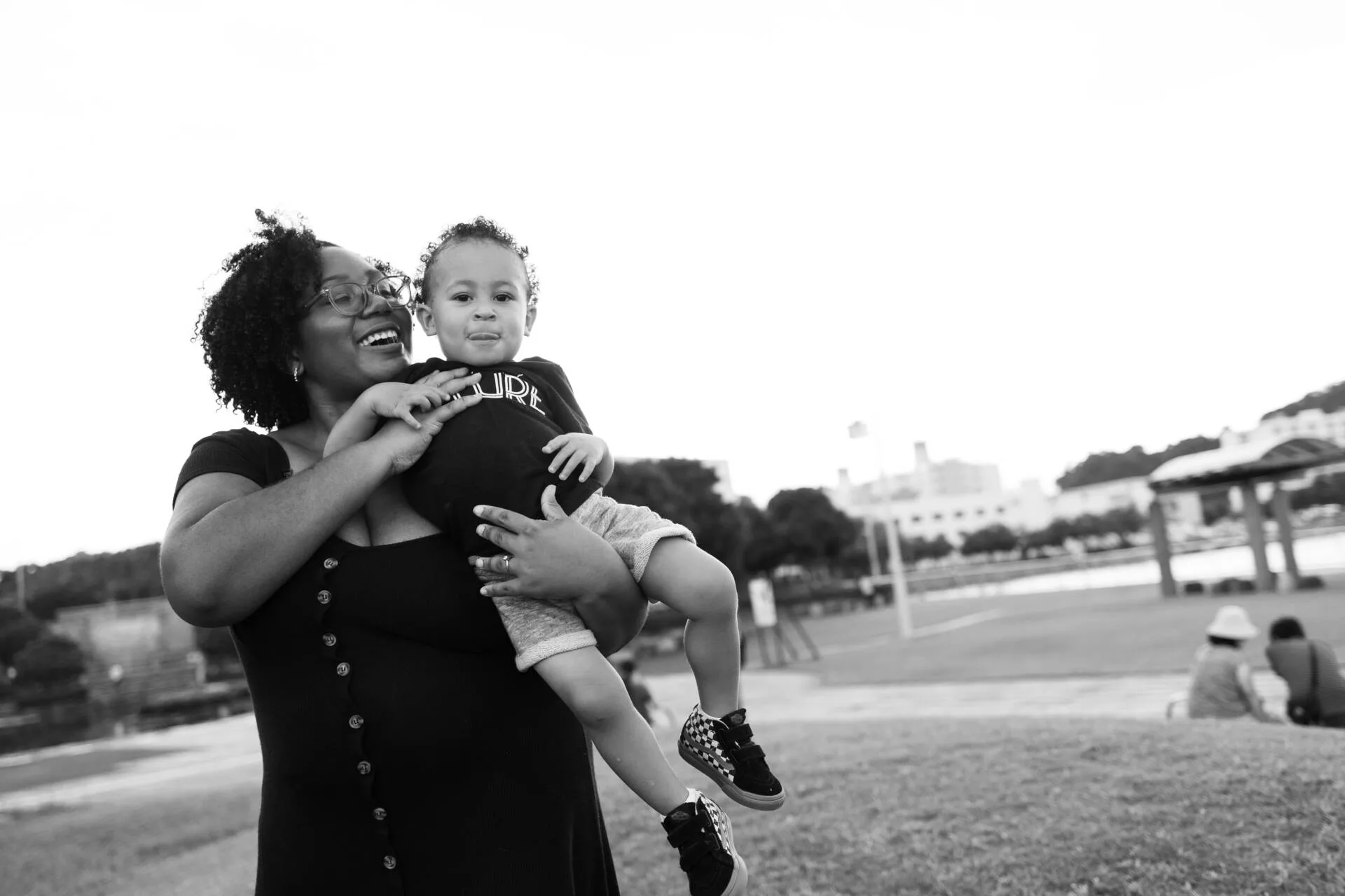 Black and white shot of a woman with her little boy raised in her hands - Tokyo Portrait Photographer, family photography